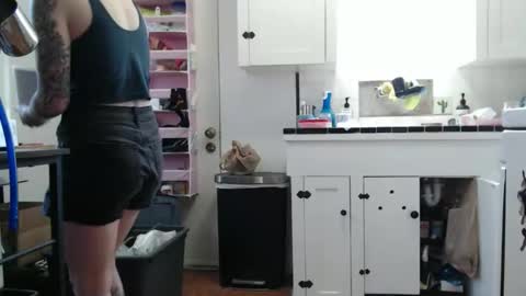 Ellie Rowyn online show from April 18, 7:07 pm