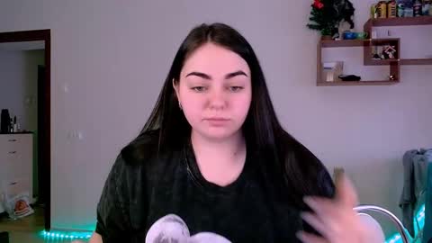 Ellie online show from March 11, 9:02 am