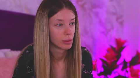 EllinaNuria online show from March 23, 5:13 am