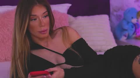 EllinaNuria online show from March 25, 4:17 am