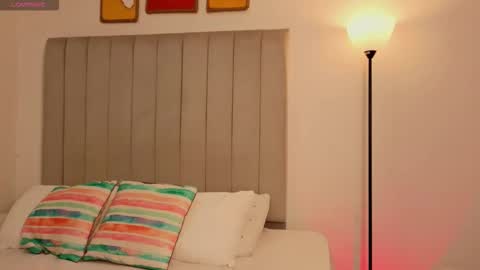 elly online show from March 26, 2:25 am