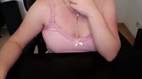 Elly online show from June 2, 6:31 pm