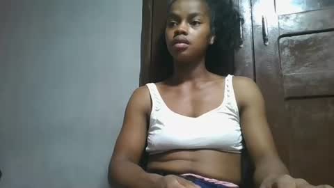 elodie228680 online show from May 6, 4:38 am