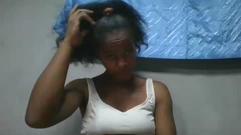 elodie228680 online show from May 11, 3:07 pm
