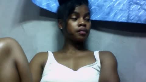 elodie228680 online show from May 24, 8:46 am