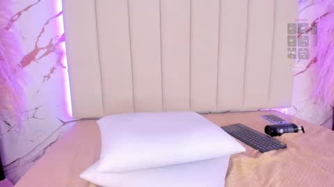 elody_rousse online show from October 18, 1:36 pm