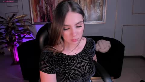 ELOISA OLIVERO online show from December 4, 7:25 pm