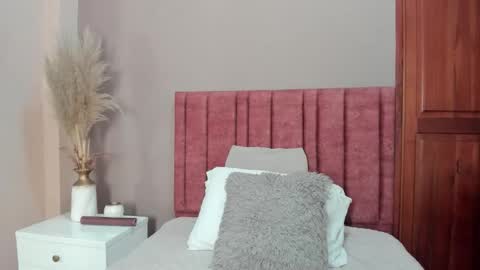 EloiseQuinn online show from January 13, 1:15 pm