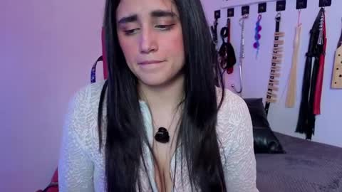 elowen_halley1 online show from April 10, 7:31 pm