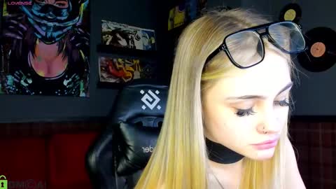 elsa_carterr online show from January 12, 9:58 am