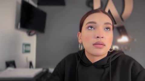  ELSA  online show from September 29, 7:52 pm