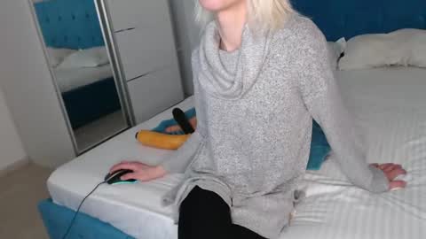 elssa_rush online show from March 7, 11:40 am