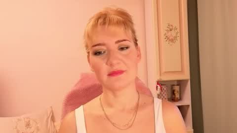 Elvira online show from November 23, 9:22 am