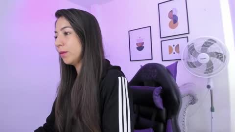 Ema louisx  online show from January 9, 12:30 pm