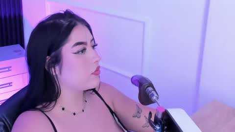 Ember Velvet online show from April 16, 9:50 pm