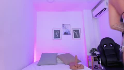 emelie_89 online show from January 29, 12:02 pm