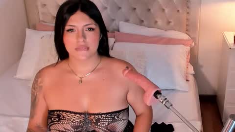 Emi Rose online show from March 14, 1:39 am