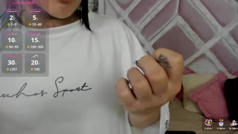 emilayton_ online show from October 17, 6:22 pm