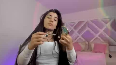 emilayton_ online show from September 10, 8:31 pm