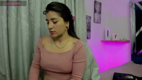 emilayton_ online show from January 12, 4:00 am