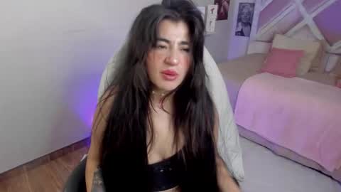 emilayton_ online show from September 11, 8:42 pm