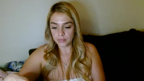 emilelovesyou online show from December 3, 12:40 pm