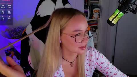 Emili online show from October 4, 8:31 am