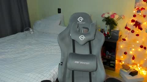 emili_sweet__ online show from December 31, 1:52 pm