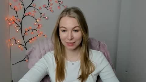 Emilia online show from December 18, 6:40 am