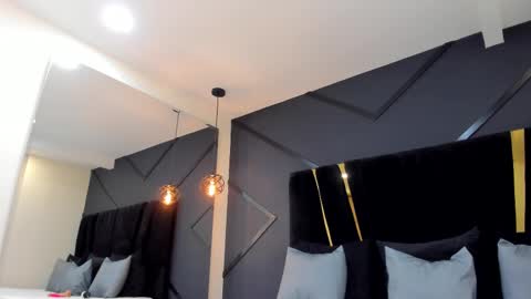 Emillie online show from March 5, 5:08 pm