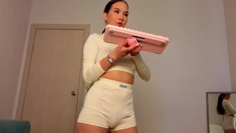 Emilia online show from November 17, 5:41 am