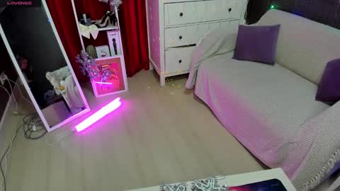 Emiliya online show from December 3, 1:50 am