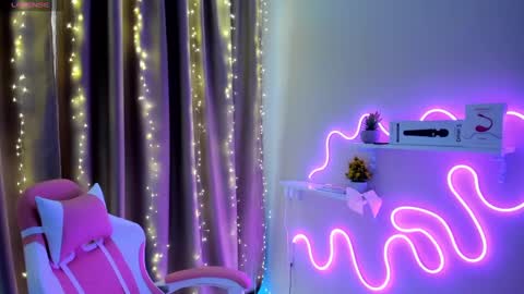 Emiliya online show from March 6, 2:30 am