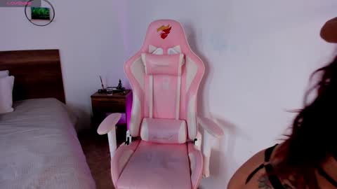 .  . online show from December 4, 9:02 pm