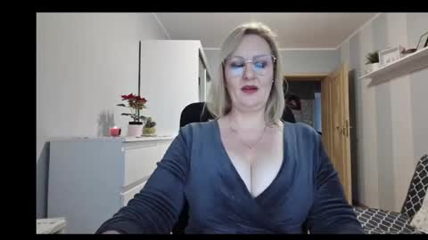 EmillyLove online show from December 15, 1:38 pm