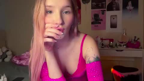 Emily online show from November 24, 5:04 pm