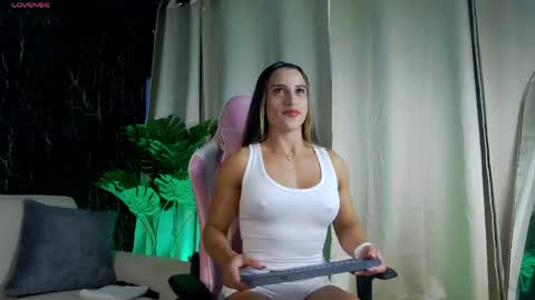 Emily foxx01 online show from April 20, 10:46 pm