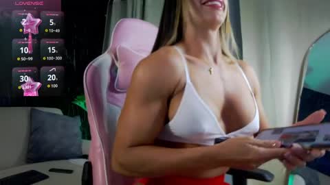 Emily foxx01 online show from April 12, 12:46 am