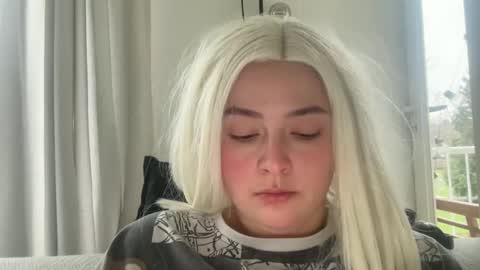 emily_morning_dew online show from February 19, 10:04 am