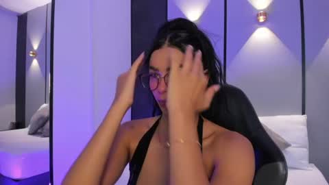 emily_tolson online show from June 25, 7:26 pm
