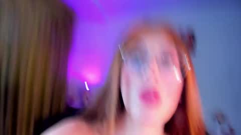 emily_warren__ online show from March 6, 8:05 pm