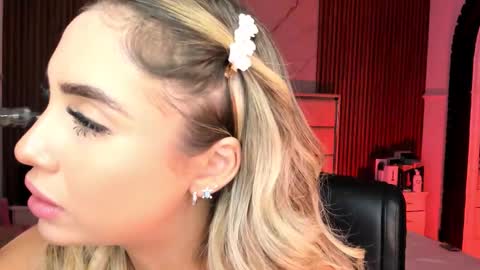 Emily Hendrix online show from September 18, 8:51 pm