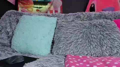 Emily Jhonson online show from February 17, 1:22 pm