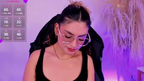Emilyjonnes  online show from May 29, 4:32 am