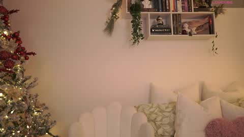 IG thickemmsss online show from December 6, 7:22 pm