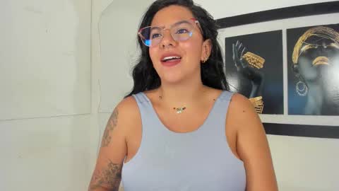 emilyy_cooperr online show from December 16, 12:11 pm