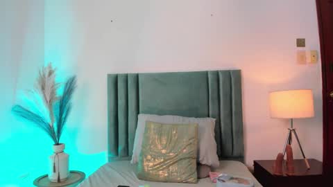 Emilyy Watson online show from February 3, 11:42 am