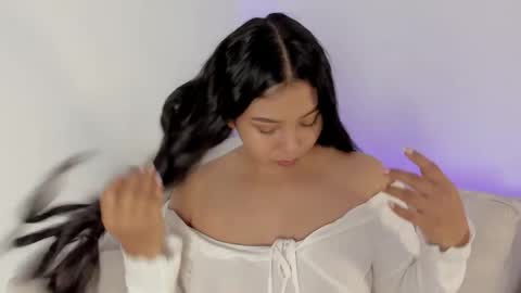 emma online show from April 12, 12:08 pm