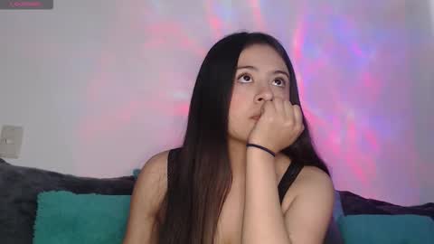 emma__smiith online show from December 1, 3:59 pm