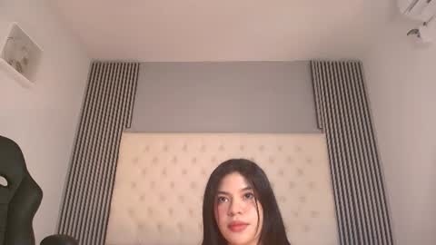 emma_and_aysha online show from June 26, 1:56 pm